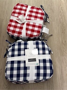 The Farmhouse Reversible Check 4 Chair Pads - Red & Navy